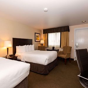 Classic Double Room Two Double Beds Non-Smoking